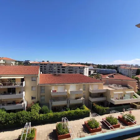2 Pieces Avec Piscine, Terrasse Et A 400m De La Plage A - Fr-1-252-164 *